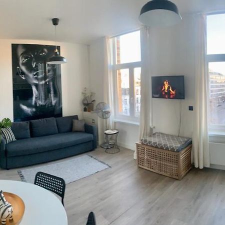 Sleep Inn - Black And White Modern Flat With Cityview Antwerpen Exteriör bild