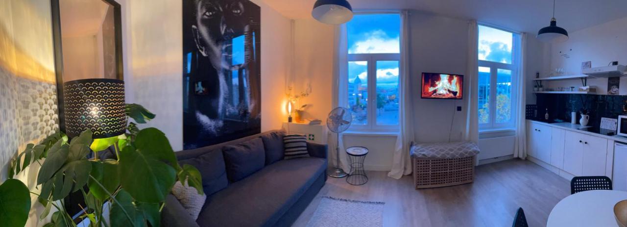 Sleep Inn - Black And White Modern Flat With Cityview Antwerpen Exteriör bild