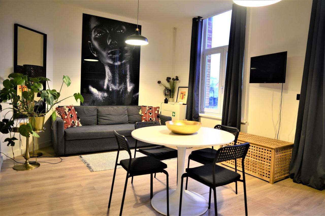 Sleep Inn - Black And White Modern Flat With Cityview Antwerpen Exteriör bild