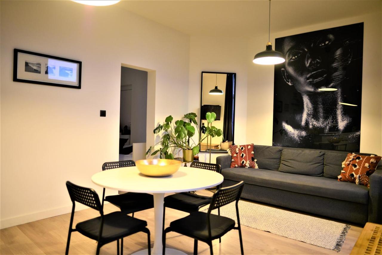 Sleep Inn - Black And White Modern Flat With Cityview Antwerpen Exteriör bild