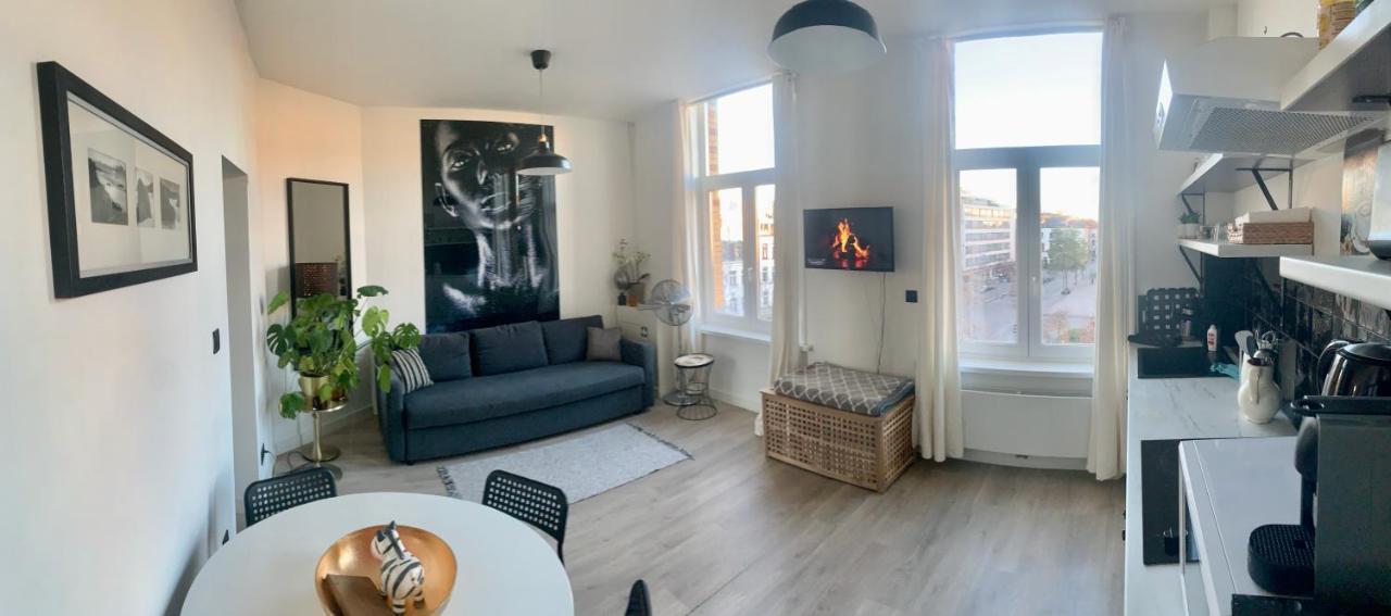 Sleep Inn - Black And White Modern Flat With Cityview Antwerpen Exteriör bild